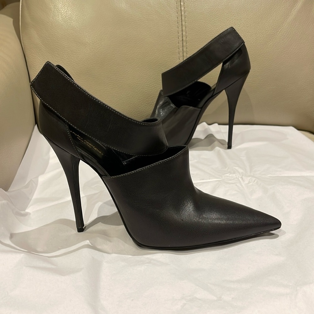 Ladies Narciso Rodrigues stunning pointed toe 4” shoe.Dark grey, like new.Size41
